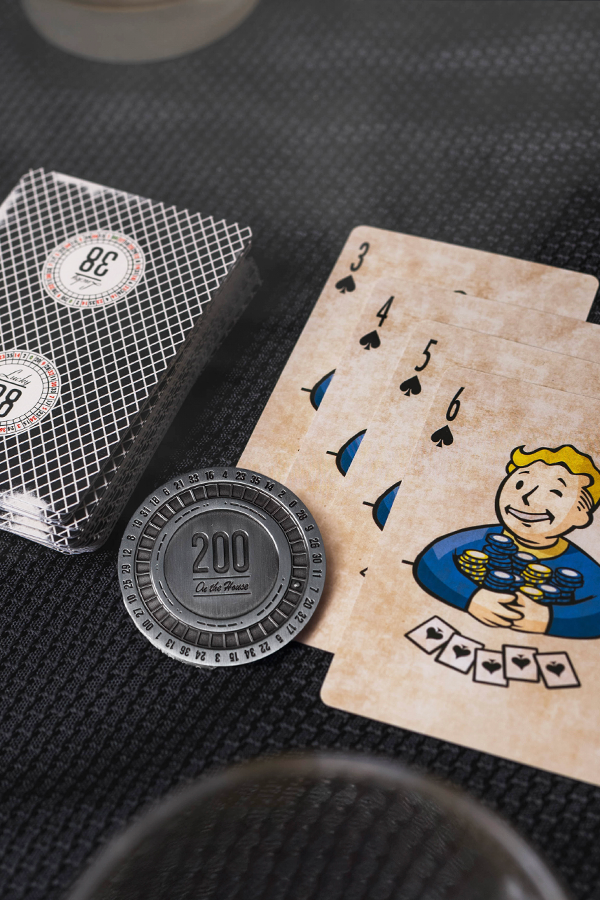 Alternative view of Fallout New Vegas Lucky 38 Poker Starter Set