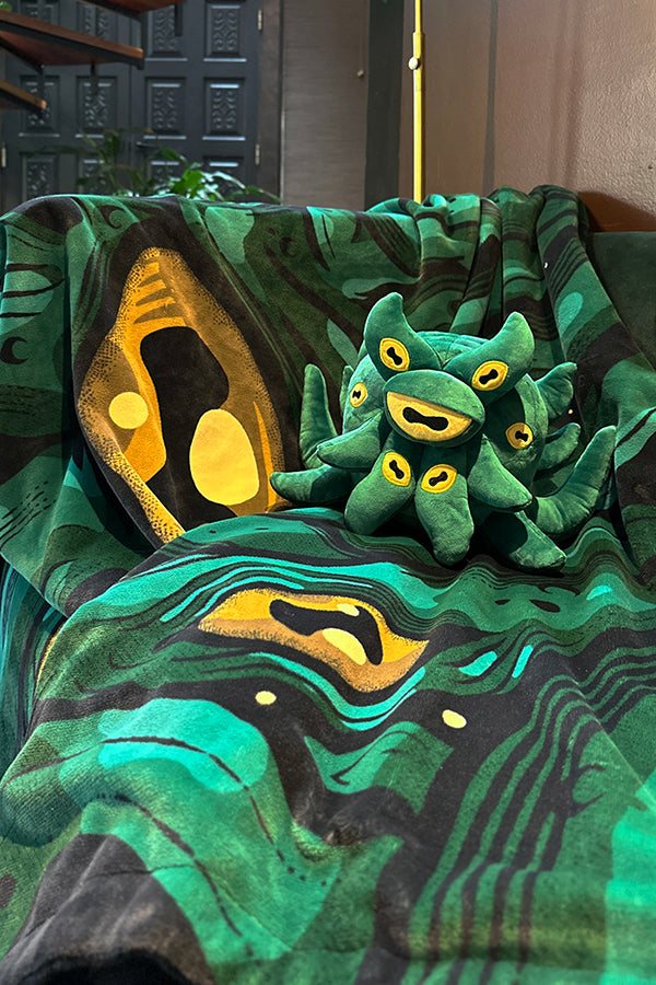 Alternative view of The Elder Scrolls Online Hermaeus Mora Cuddle Bundle
