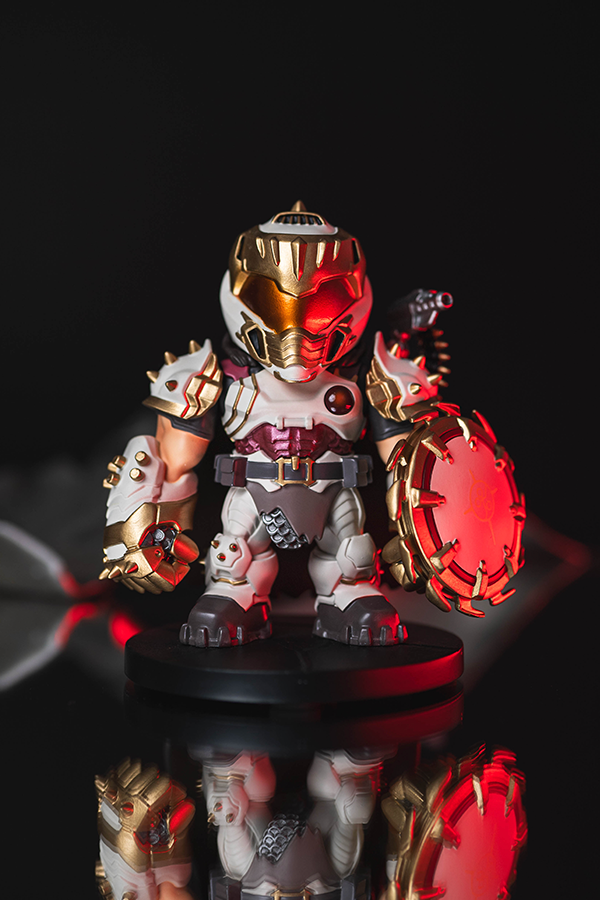 DOOM: The Dark Ages Slayer Mini Collectible Figure (Divinity Variant) - Image 4