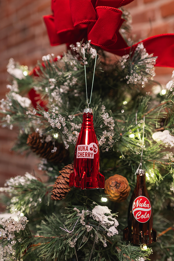Fallout Nuka-Cola Glass Bottle Tree Ornament Set - Image 4
