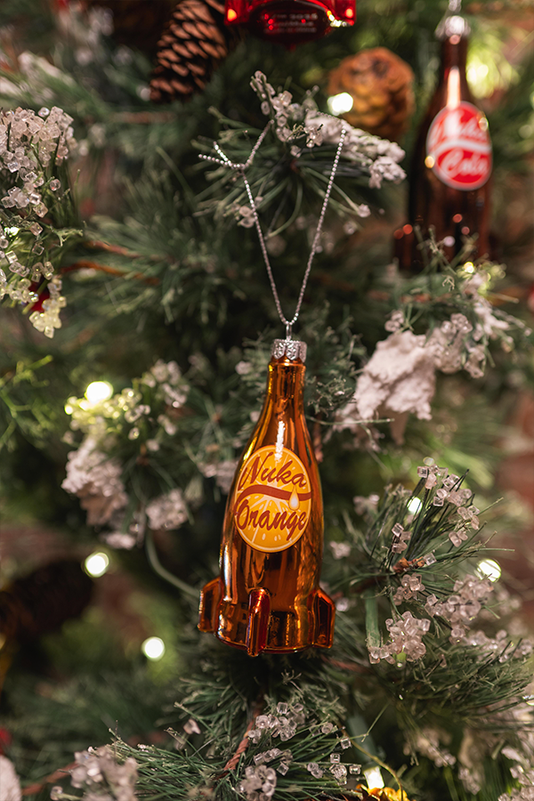 Fallout Nuka-Cola Glass Bottle Tree Ornament Set - Image 7