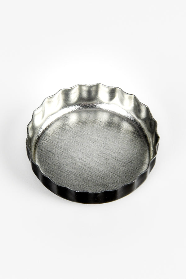 Fallout Bottle Cap Series: Nuka-Cola Dark with Collectible Tin - Image 9
